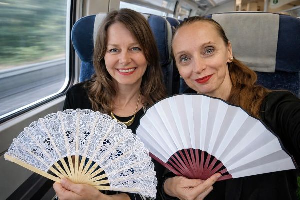 Ženy s vějíři v vlaku - malá